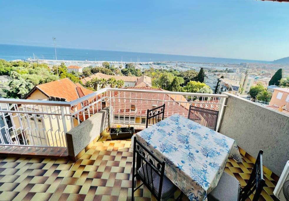 Special Home Vista Mare E Parcheggio Privato San Remo Kültér fotó