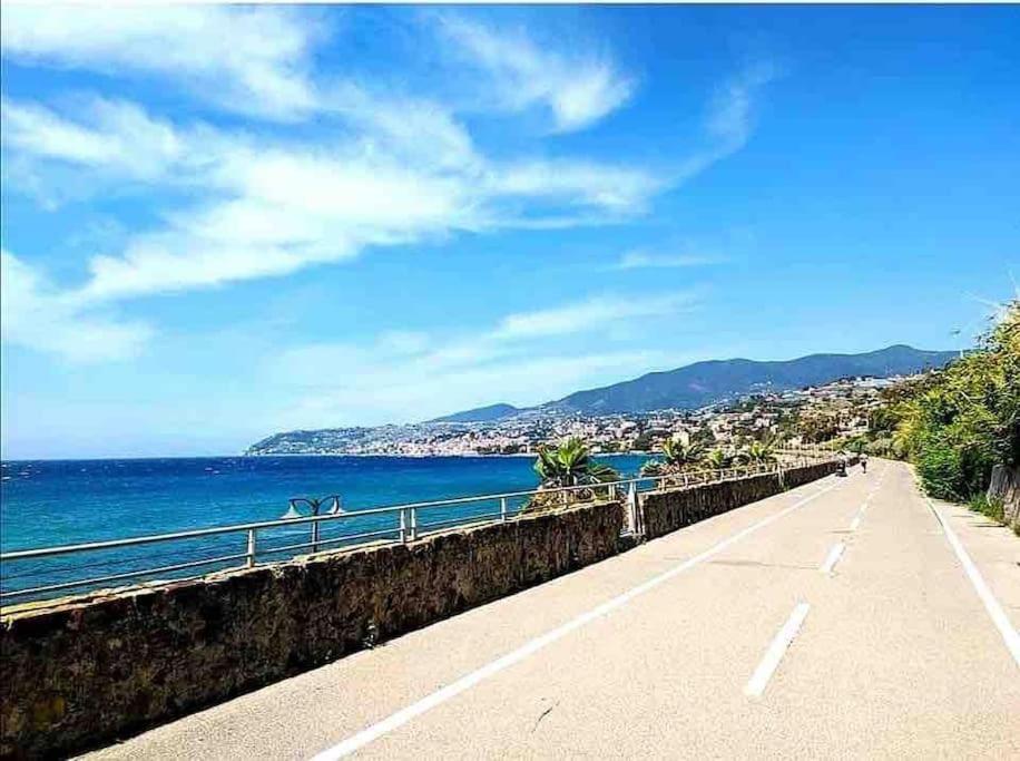Special Home Vista Mare E Parcheggio Privato San Remo Kültér fotó