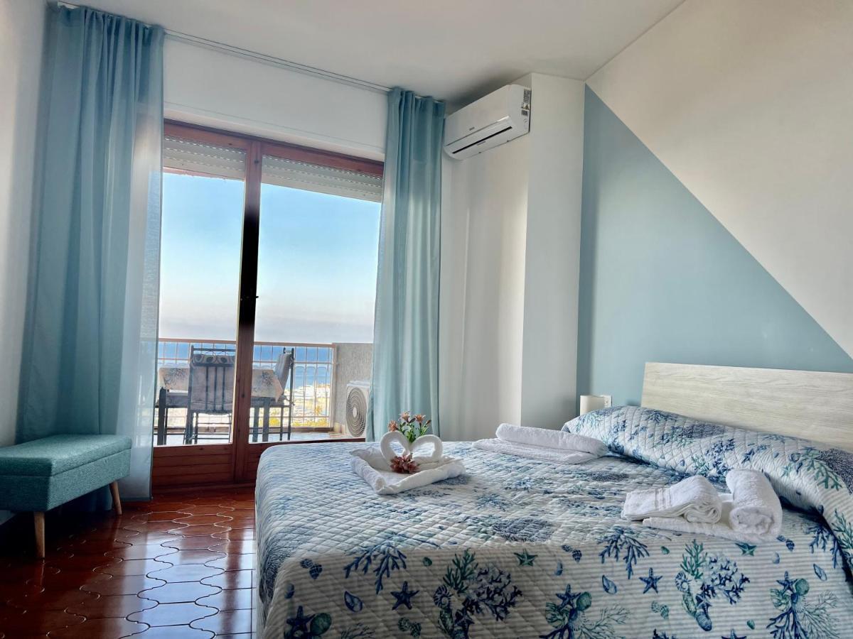 Special Home Vista Mare E Parcheggio Privato San Remo Kültér fotó