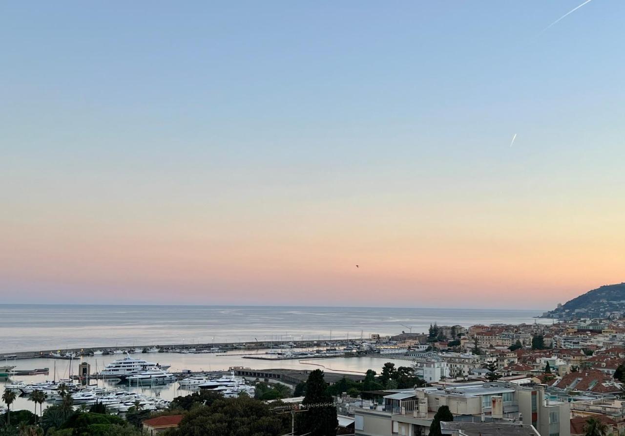 Special Home Vista Mare E Parcheggio Privato San Remo Kültér fotó
