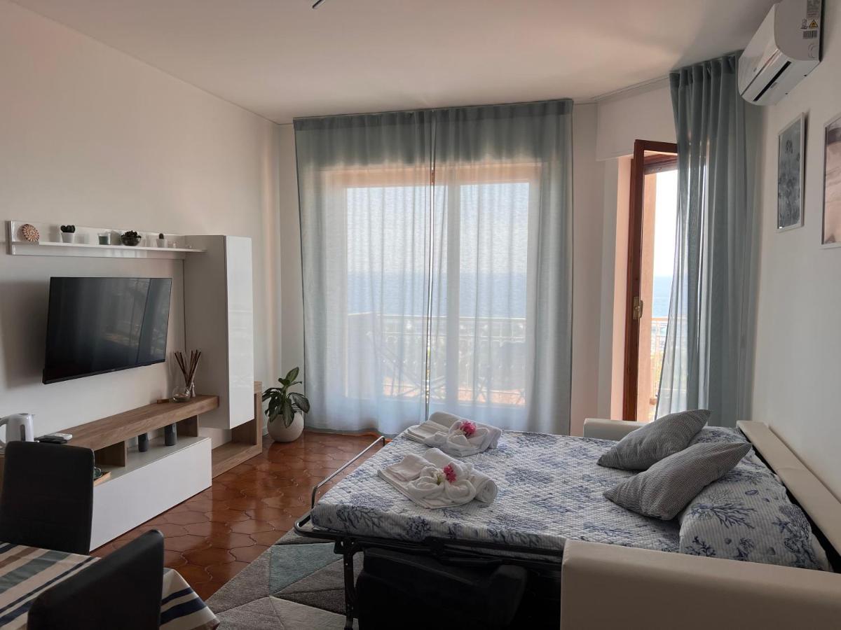 Special Home Vista Mare E Parcheggio Privato San Remo Kültér fotó