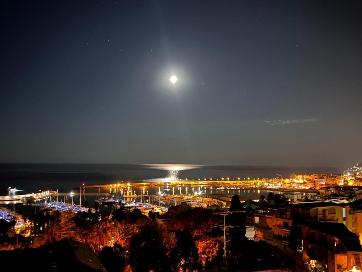 Special Home Vista Mare E Parcheggio Privato San Remo Kültér fotó