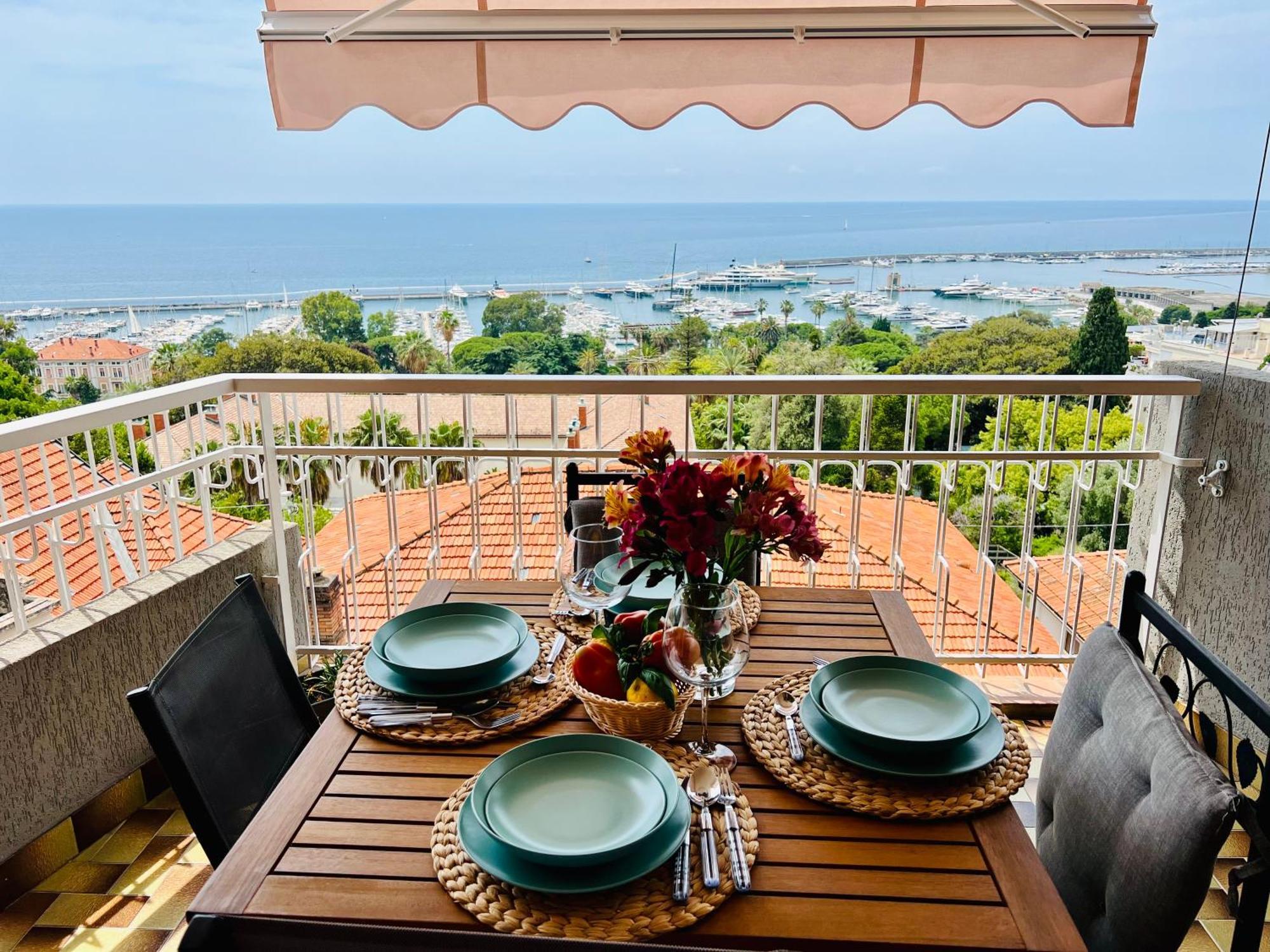 Special Home Vista Mare E Parcheggio Privato San Remo Kültér fotó